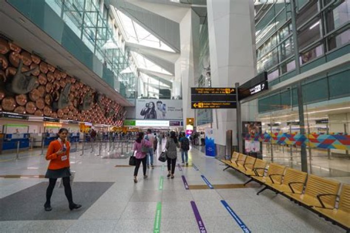 Can I use lounge on arrival in Delhi?