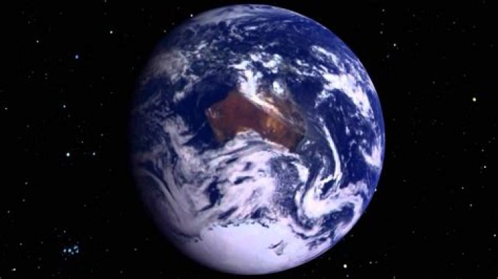 Can you see the earth spinning from space?