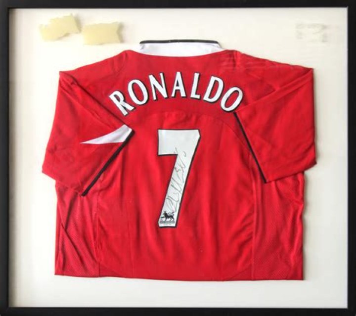 Has cristiano ronaldo signed for man city?