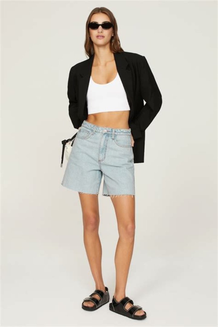 How do you wear boyfriend shorts?