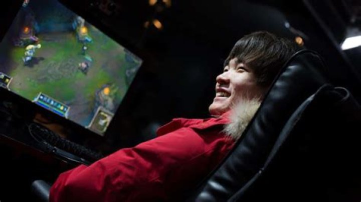 How old do you have to be to play league of legends