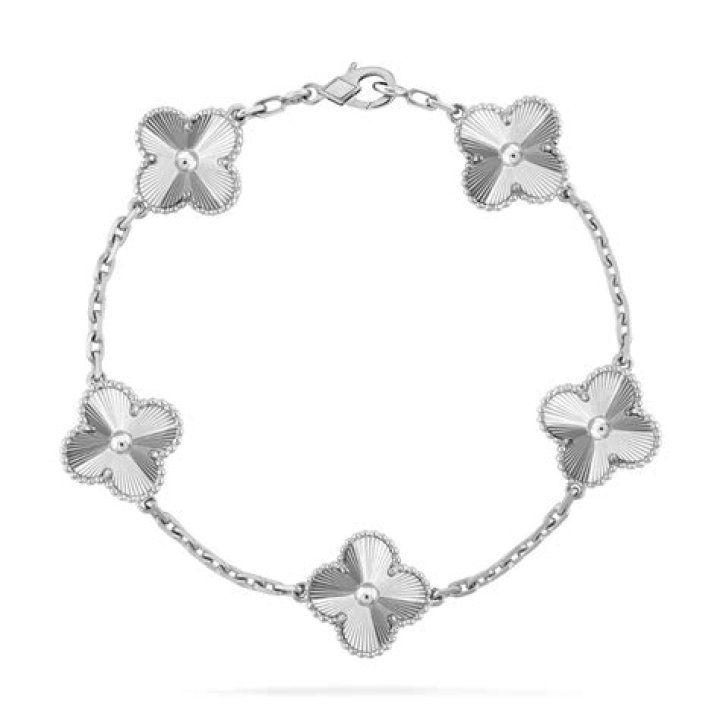 Is Jubilee bracelet white gold?