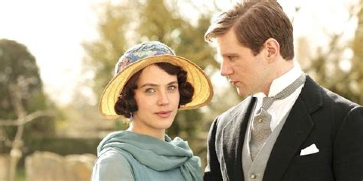 What happens to sybil in downton abbey?