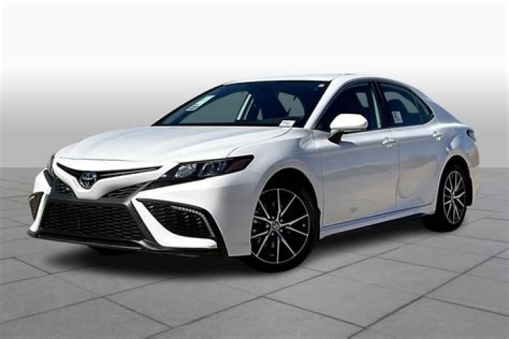 What kind of oil does a 2018 Toyota Camry SE take?