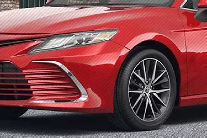 What size tires fit a 2015 Toyota Camry?