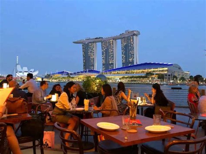 Where are the best places to eat in Singapore?