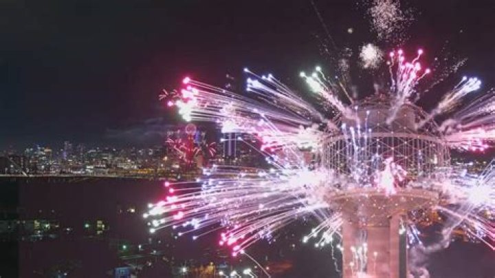 Where can I watch fireworks in Dallas on New Years Eve?