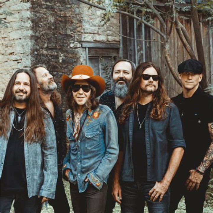 Where is blackberry smoke playing?
