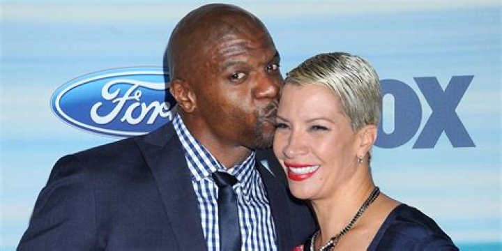 Who is Antonio Cromartie wife?